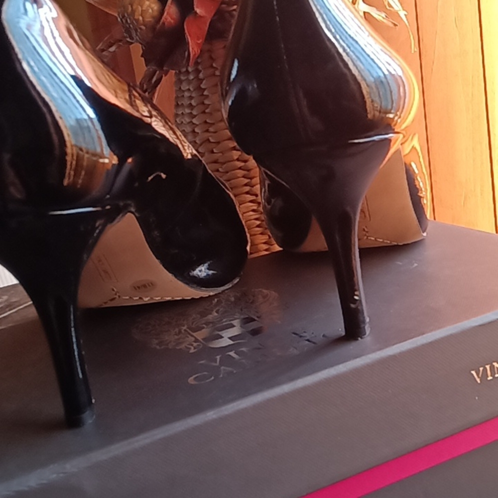 Vince Camuto peekaboo pumps patent leather - Picture 4 of 6